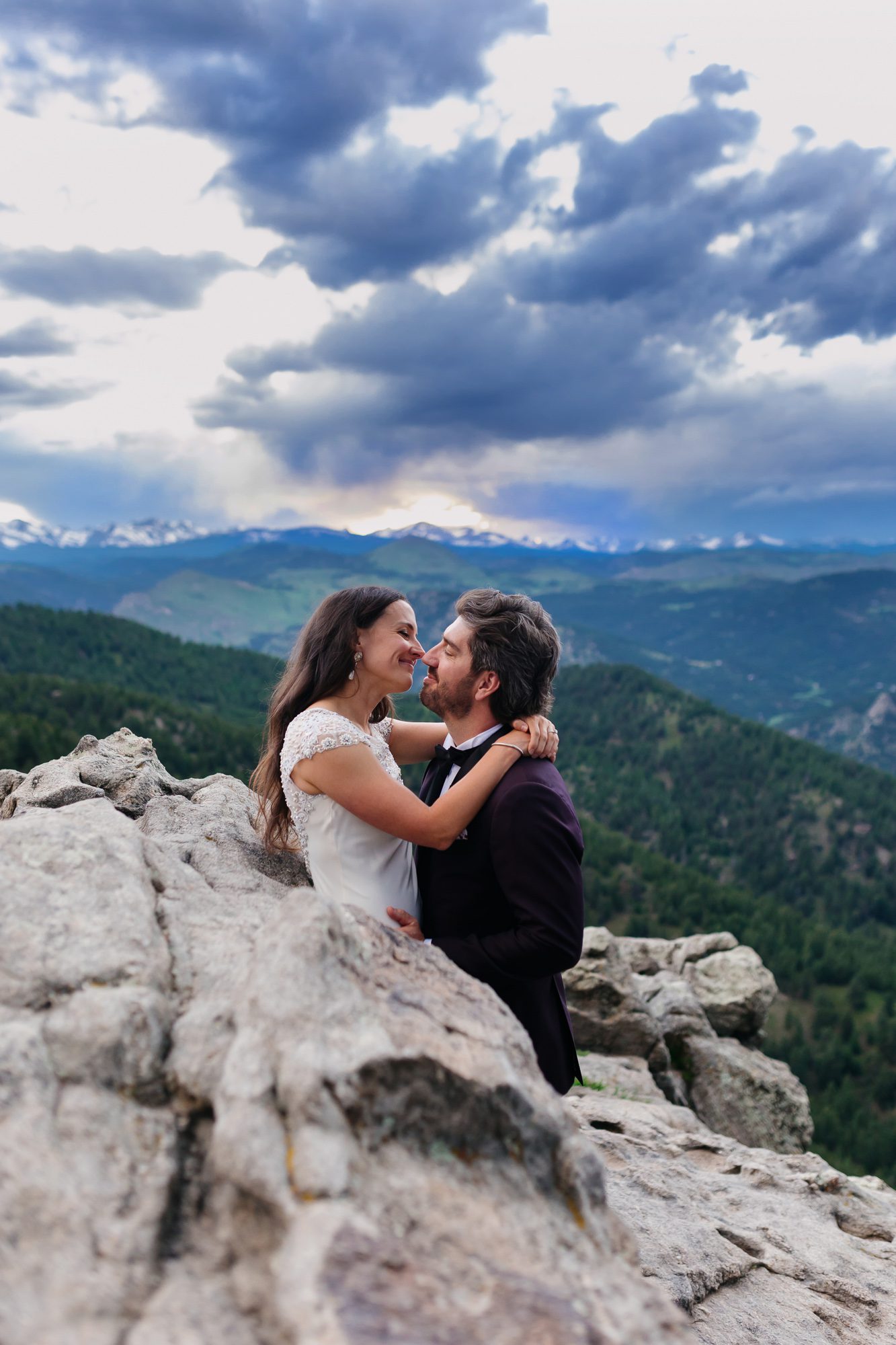 Outdoor Boulder elopement photos with mountains